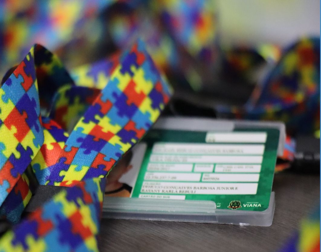 Viana promove inclusão com entrega da Carteira de Identificação para Pessoas com Transtorno do Espectro Autista