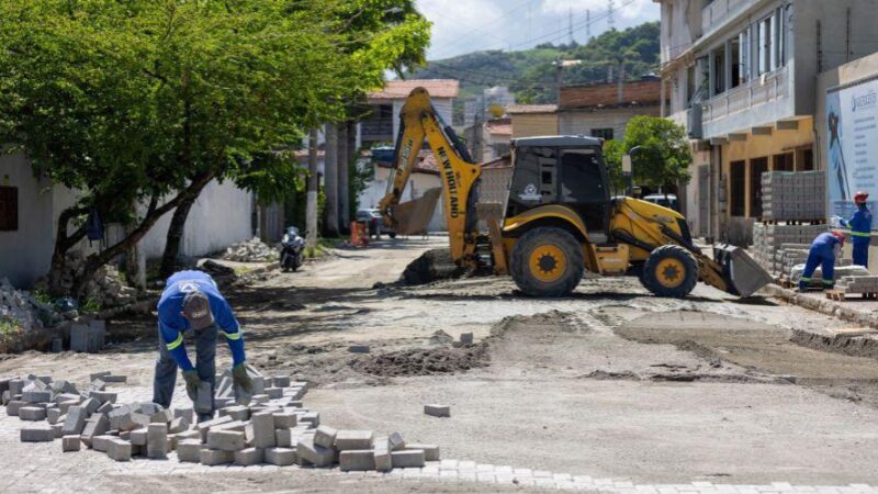Obra de drenagem e pavimentação na Praia da Costa em Vila Velha atinge 72% de conclusão