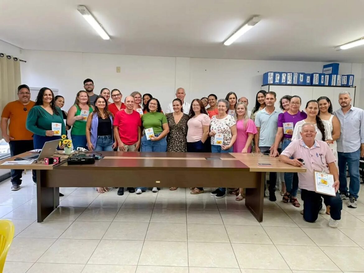Baixo Guandu em Foco: Secretária Wanderleia Rodrigues de Assunção Anuncia Novidades na 1ª Reunião Pedagógica de 2024