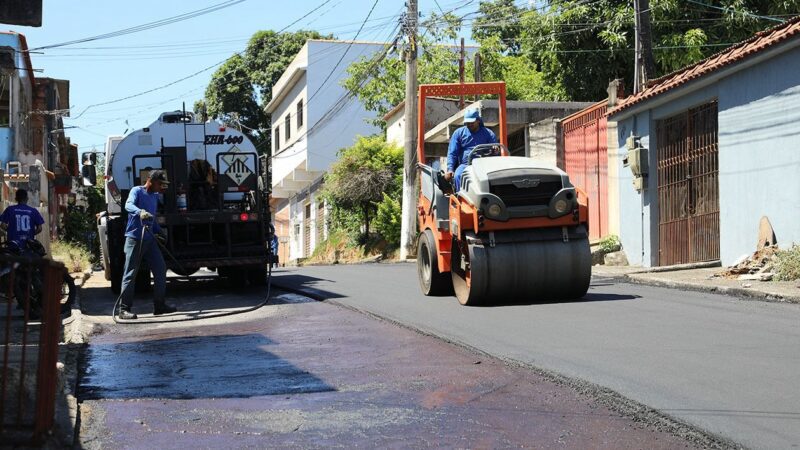 Serviço de pavimentação alcança ruas de Vista Mar, Rio Branco e Santa Rosa em Cariacica