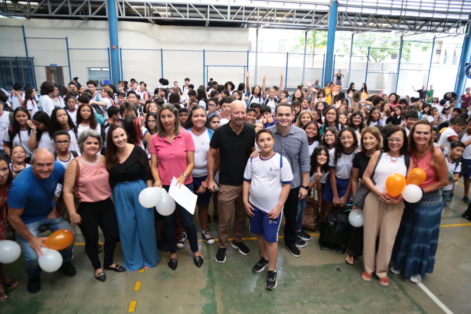 Pazolini acompanha a volta às aulas de 2024 em Vitória!