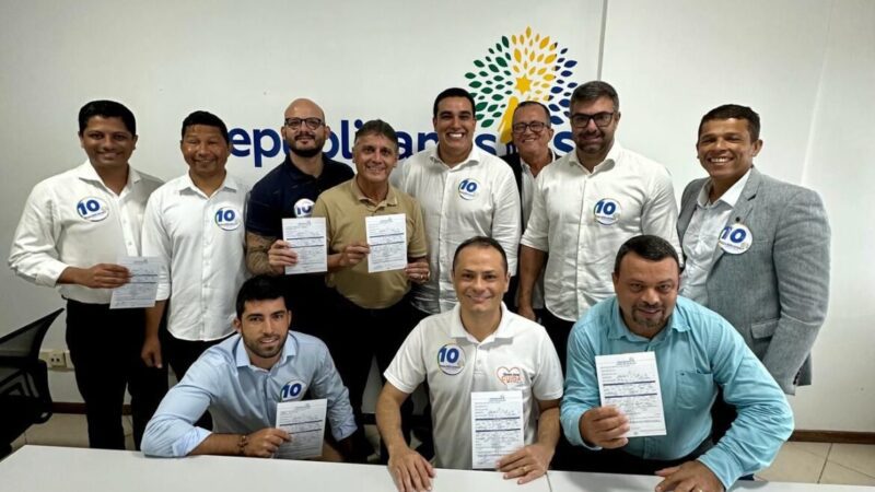 Novos membros se juntam ao Republicanos em ato de filiação em Vitória