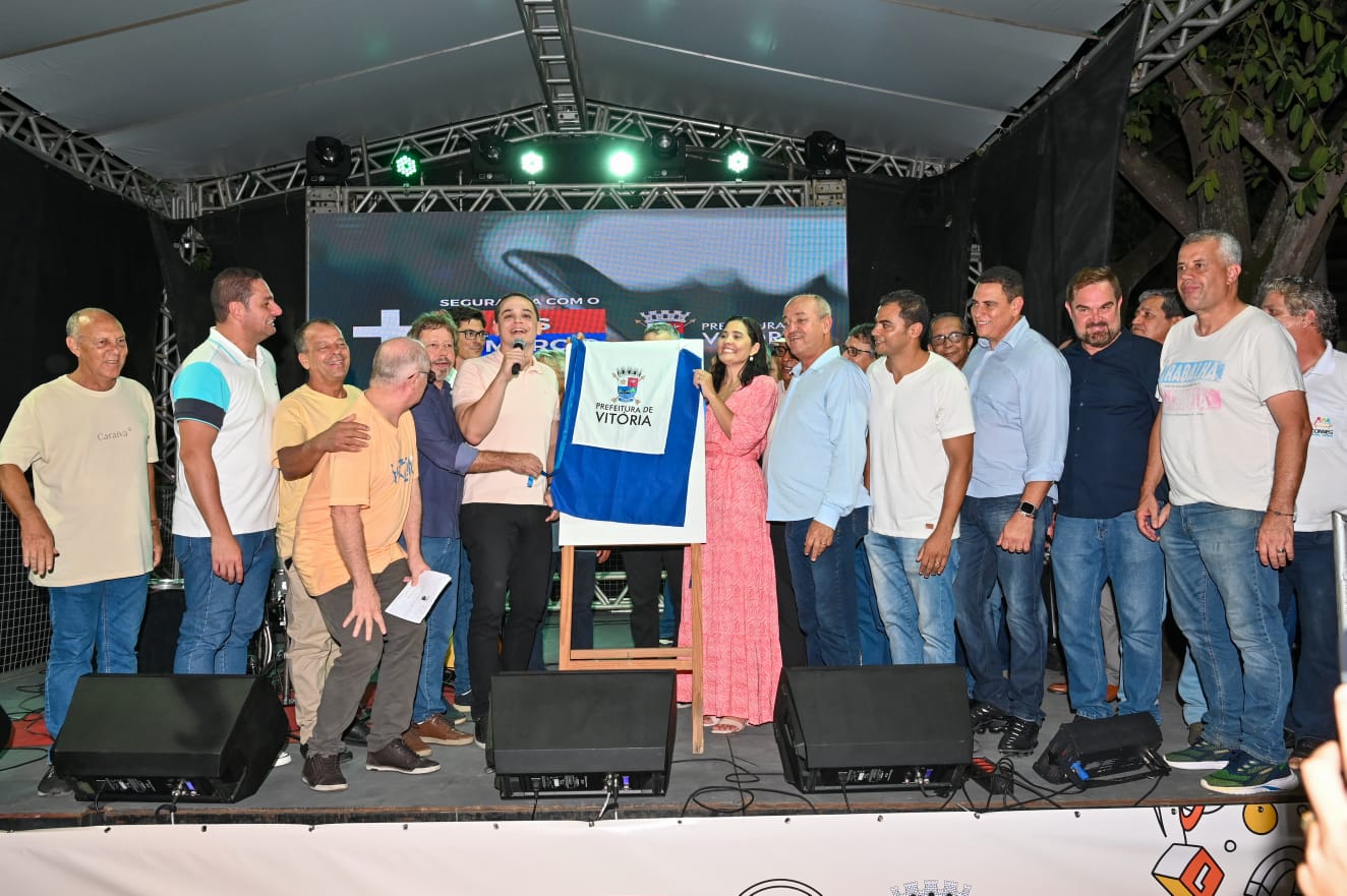 Evento histórico: Pazolini inaugura escola simbólica em Jardim Camburi ao lado de líderes políticos e sociais