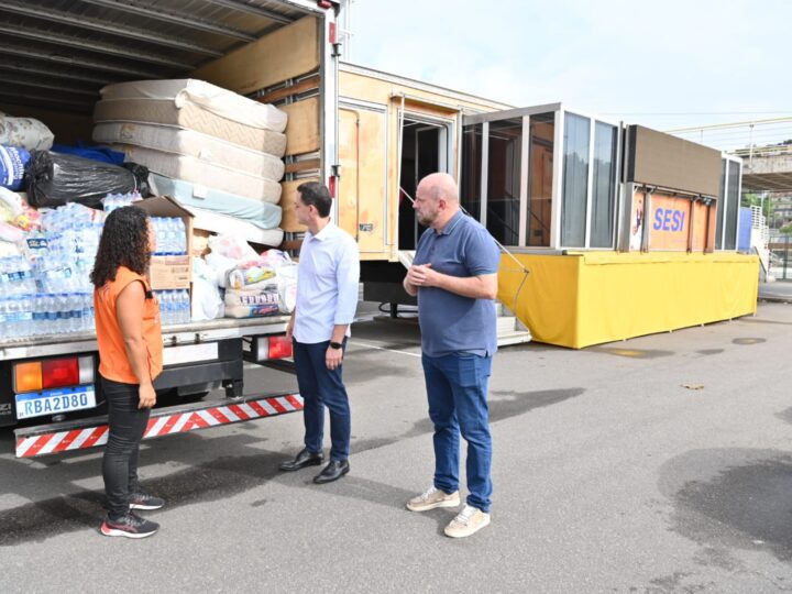 Esforços Humanitários: Pazolini e Cris Samorini Despacham Cozinhas Móveis e Carretas com 7 Toneladas de Auxílio para o Sul do Espírito Santo e Caparaó