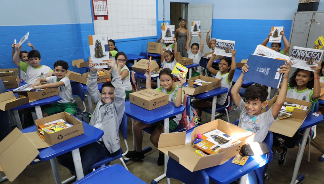 Alunos da EMEF Stélida Dias recebem Kits de material escolar para o ensino fundamental