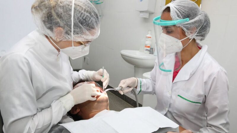 Cariacica oferece tratamento odontológico gratuito com 950 vagas mensais; veja como agendar
