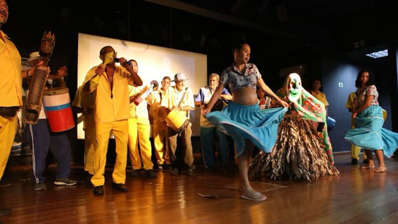 Evento de lançamento da Feira dos Municípios em Cariacica conta com apresentação de bandas de congo e presença de João Bananeira