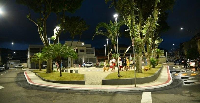 Revitalização renova paisagem urbana em André Carloni com transformação de praças e calçadão