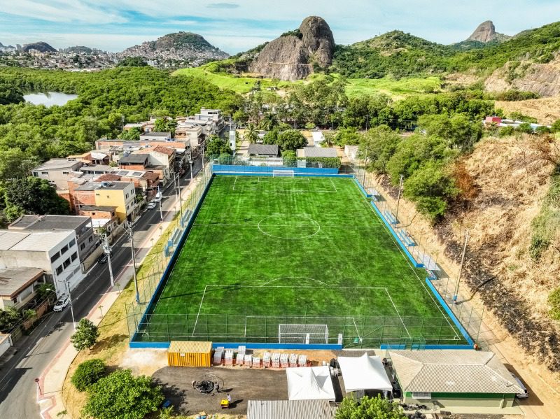 Prefeitura de Vitória entrega campo de grama sintética para a comunidade de Resistência