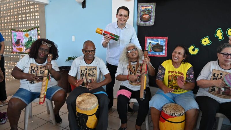 Pazolini celebra a entrega de um novo espaço de convivência para adultos na região de Maria Ortiz.