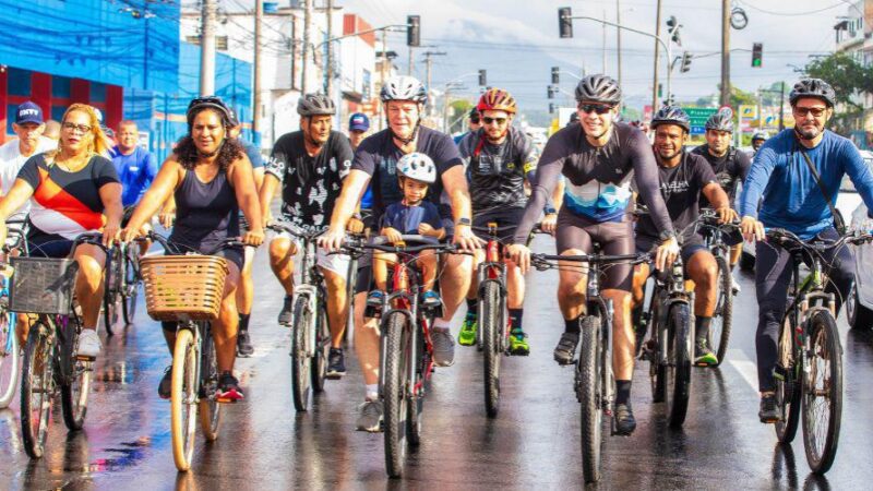 Passeio ciclístico celebra a renovação da Avenida Carlos Lindenberg