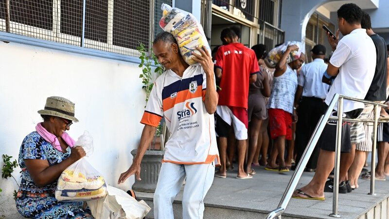 Distribuição de Kits pelo banco de alimentos atinge mais 100 famílias em Vitória