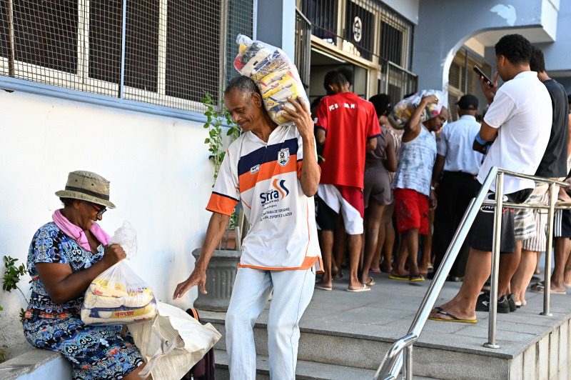Distribuição de Kits pelo banco de alimentos atinge mais 100 famílias em Vitória