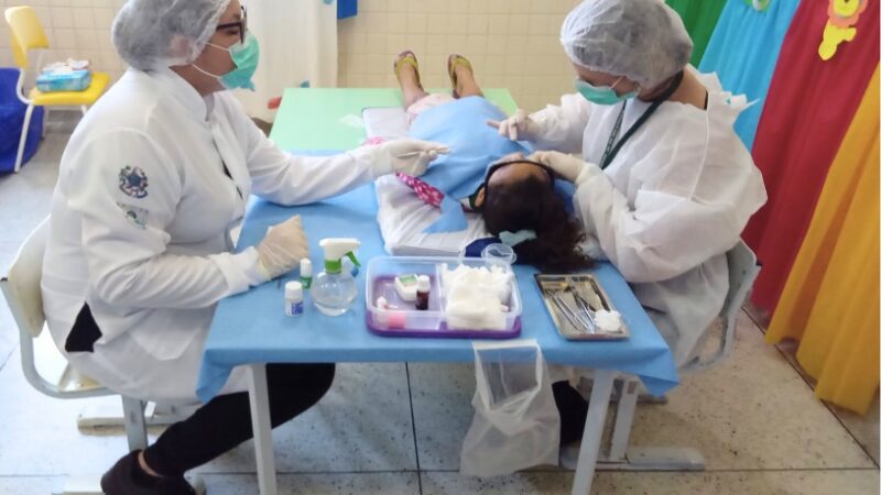 Profissionais de odontologia trocam consultórios por salas de aula na Serra