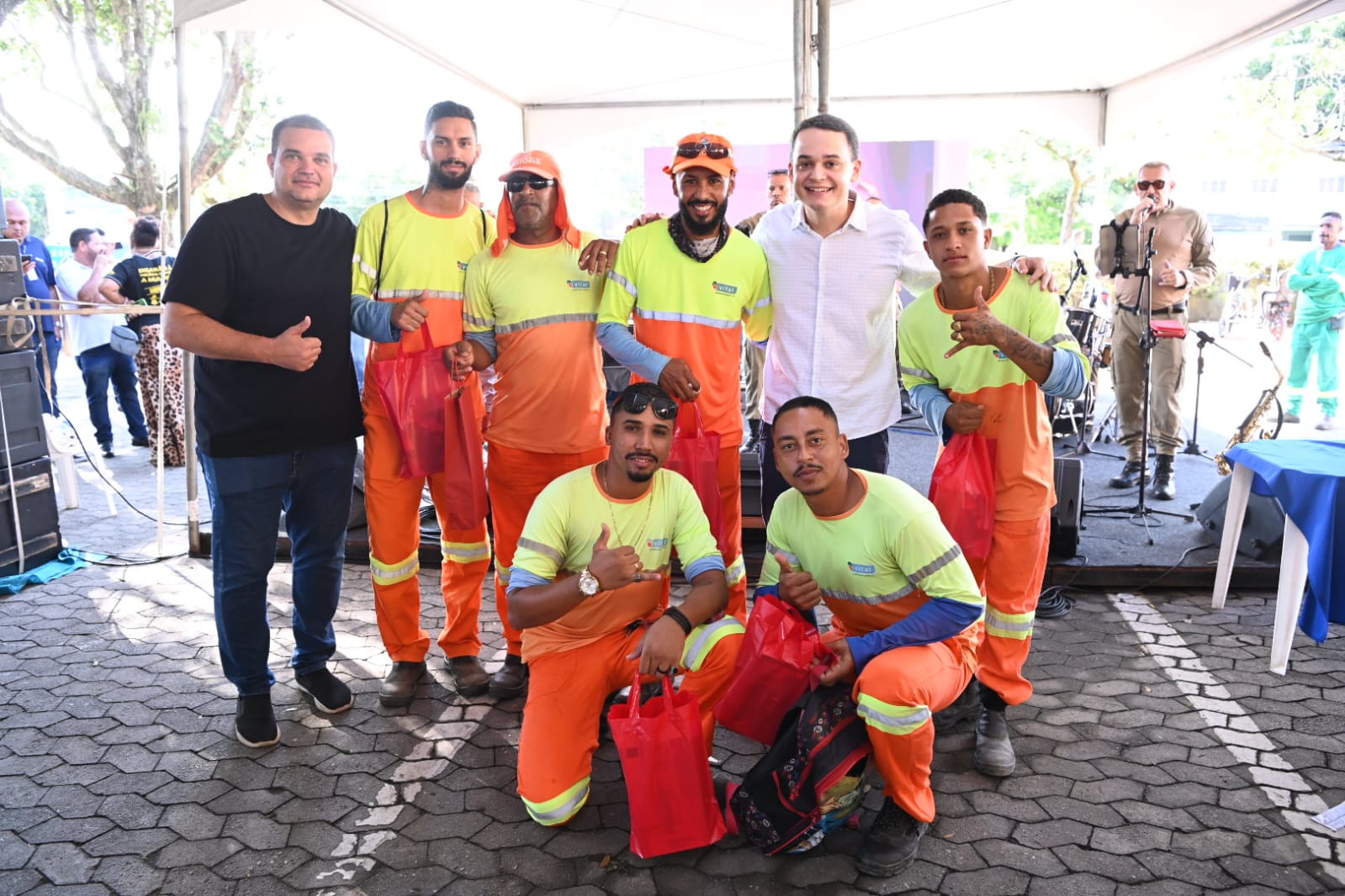 Pazolini participa das celebrações do Dia Nacional do Profissional de Limpeza Urbana