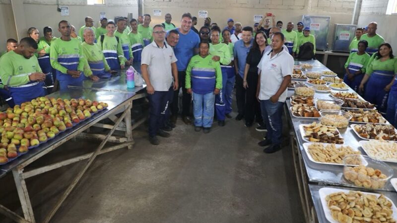 Em homenagem ao Dia do Gari, Cariacica oferece café da manhã aos profissionais da limpeza urbana