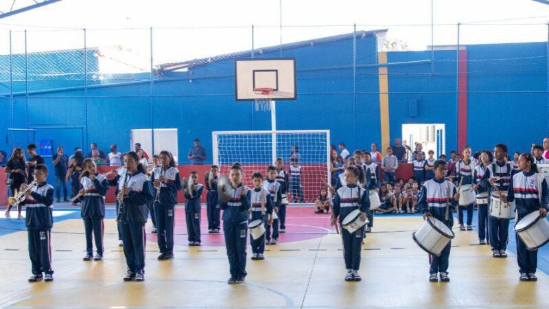 Prefeitura inaugura quadra reformada em escola de São Torquato