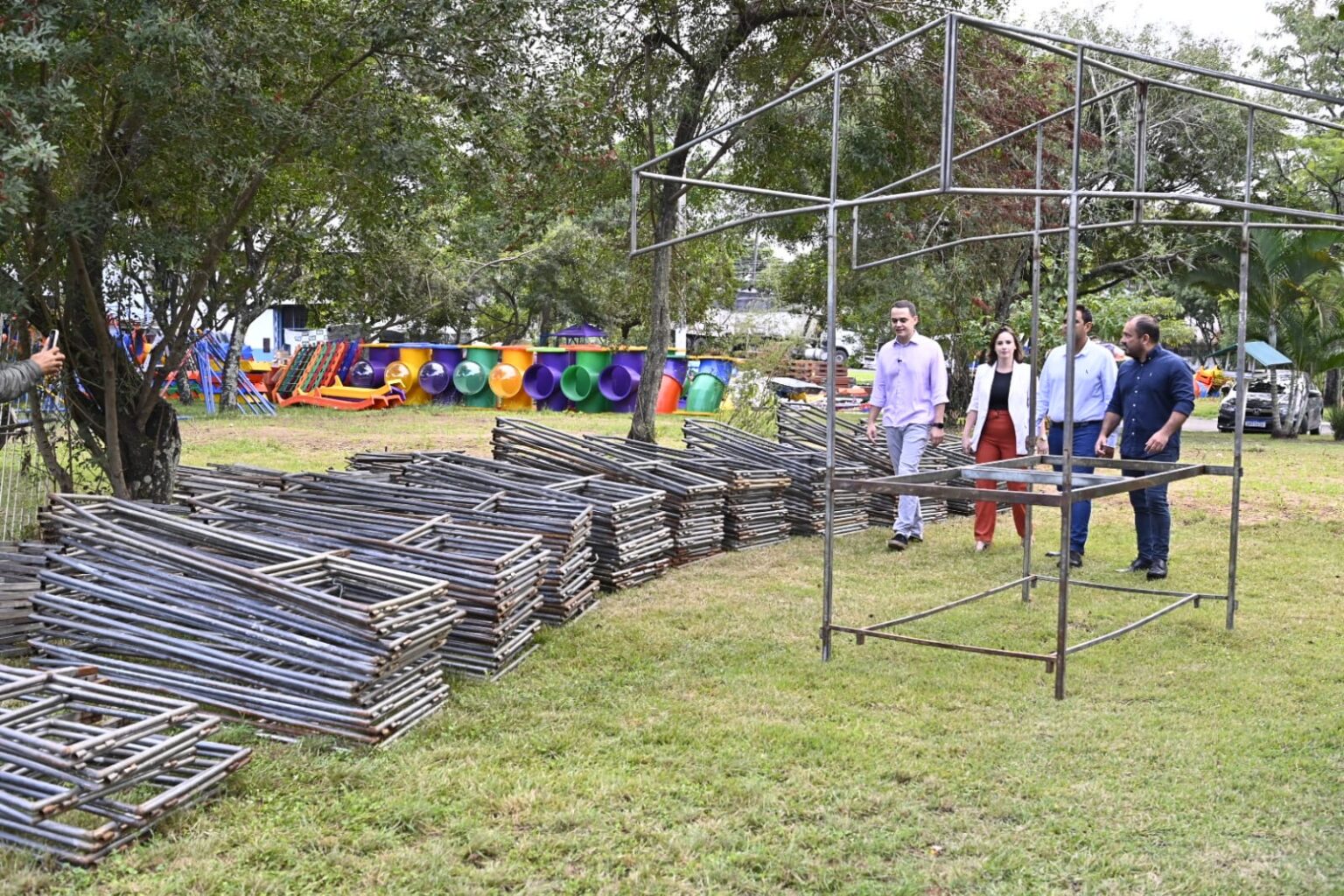 Empatia em Ação: Pazolini distribui barracas aos feirantes de Mimoso do Sul