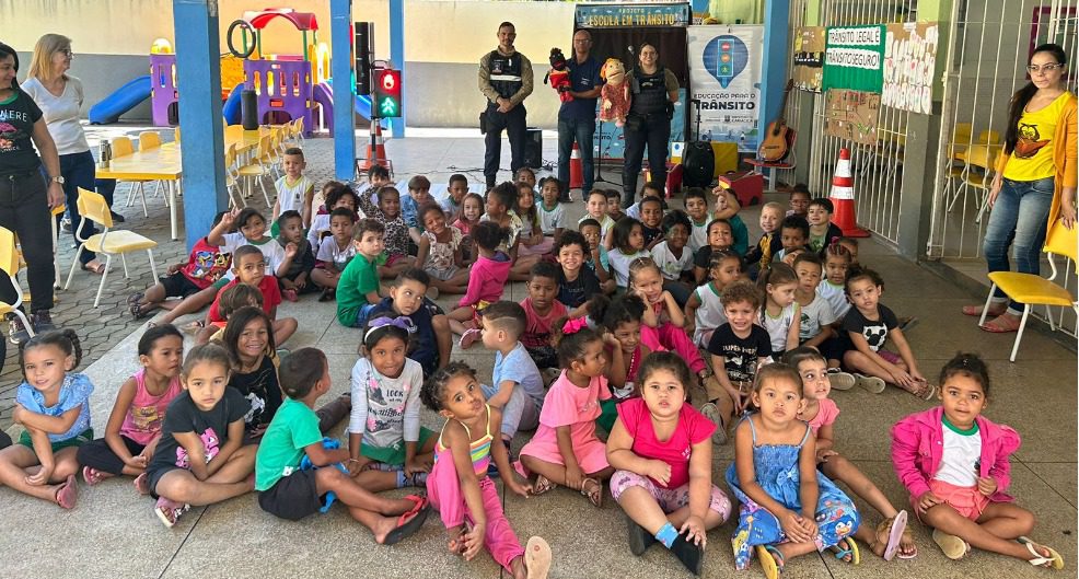 Segurança no trânsito é tema de teatro no CMEI Rosalina Marques de Souza