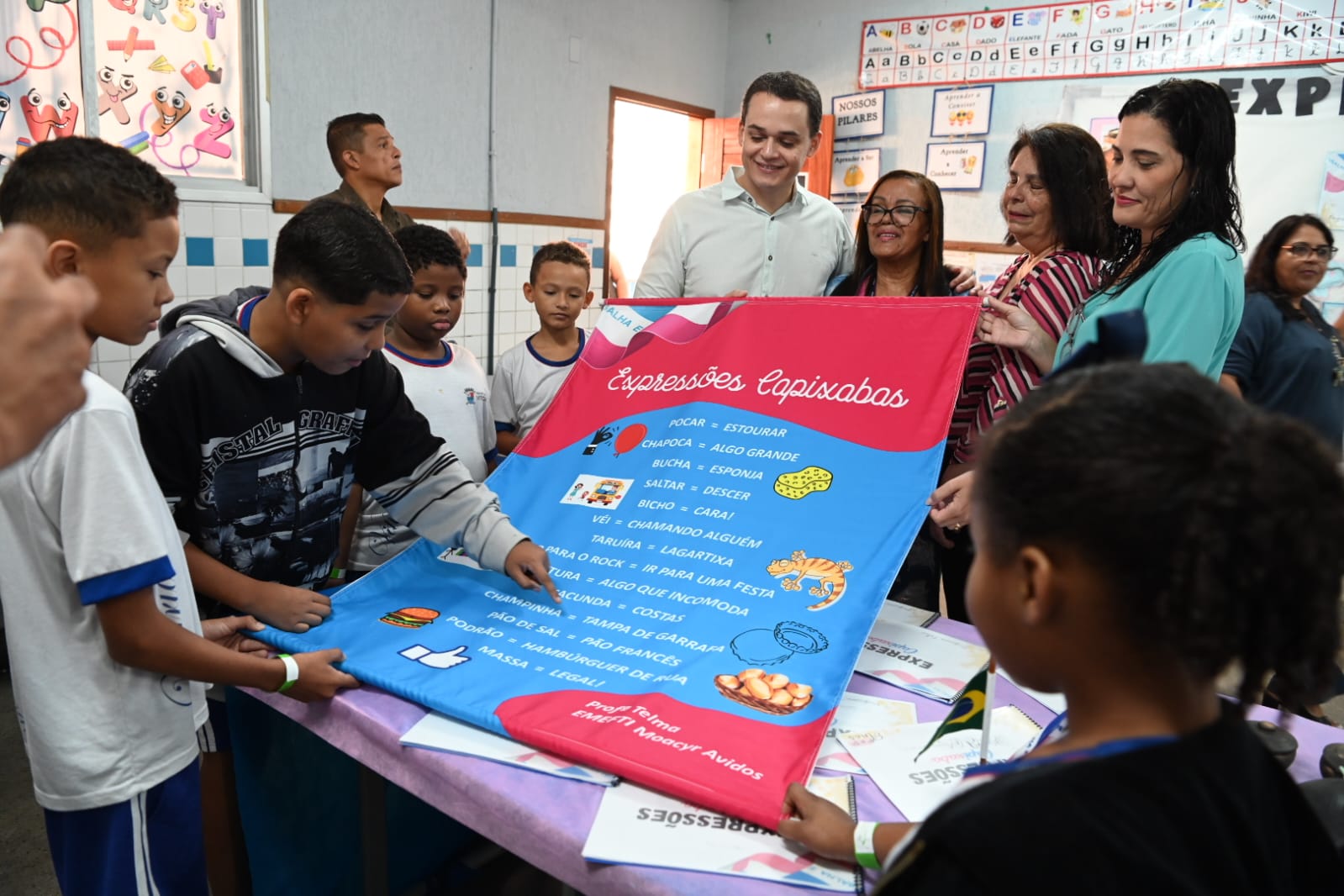 Pazolini participa da apresentação de disciplinas eletivas na EMEF Moacyr Avidos, Ilha do Príncipe