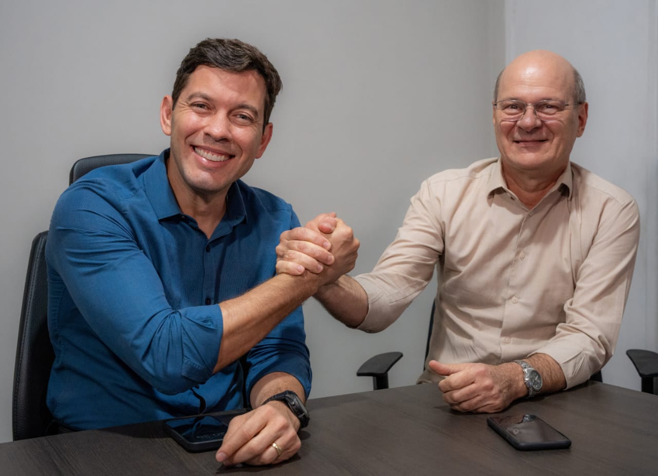 Arnaldinho oficializa Cael Linhalis como candidato a vice-prefeito em Vila Velha