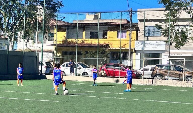 Aulas gratuitas de futebol, futsal, vôlei de praia e taekwondo disponíveis na Grande Vitória