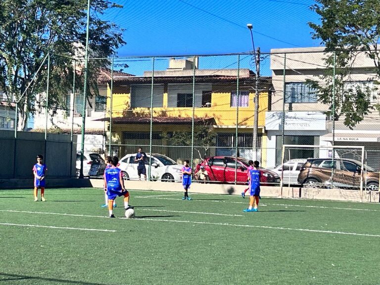 Aulas gratuitas de futebol, futsal, vôlei de praia e taekwondo disponíveis na Grande Vitória