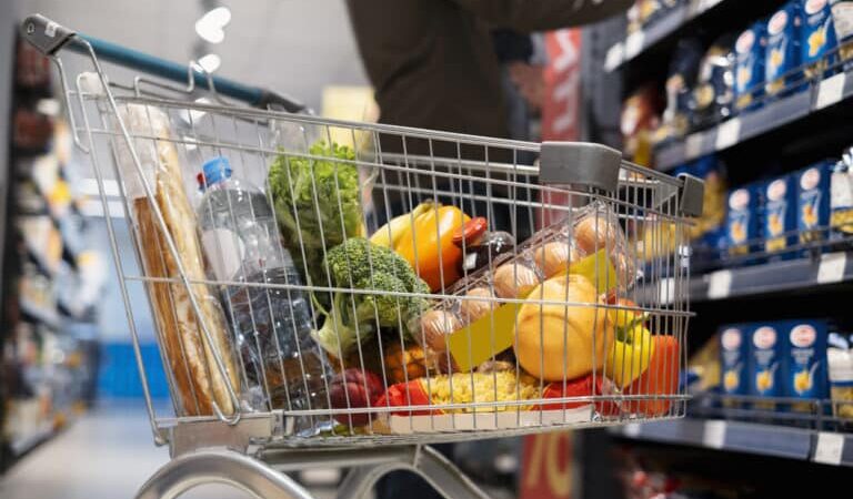 Supermercados abrirão no domingo de eleição? Confira o funcionamento