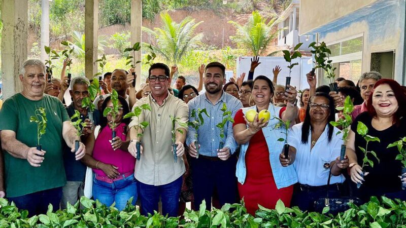 Agricultores de Itapemirim são beneficiados com mudas de maracujá para arranjos produtivos