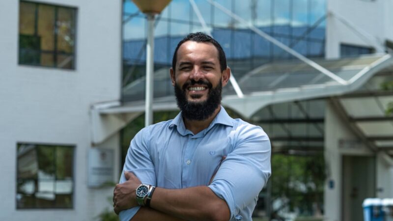 Professor Pablo Lira é homenageado com Prêmio Capixaba de Valor