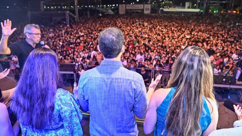 Vitória Lota Arena Verão 2025 na Praia de Camburi para Celebrar o Jesus Vida Verão